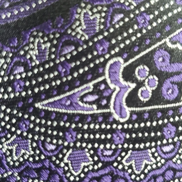 Perry Ellis portfolio necktie - Picture 3 of 8